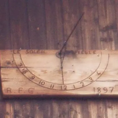 Cadran de bois au Laus de Cervières