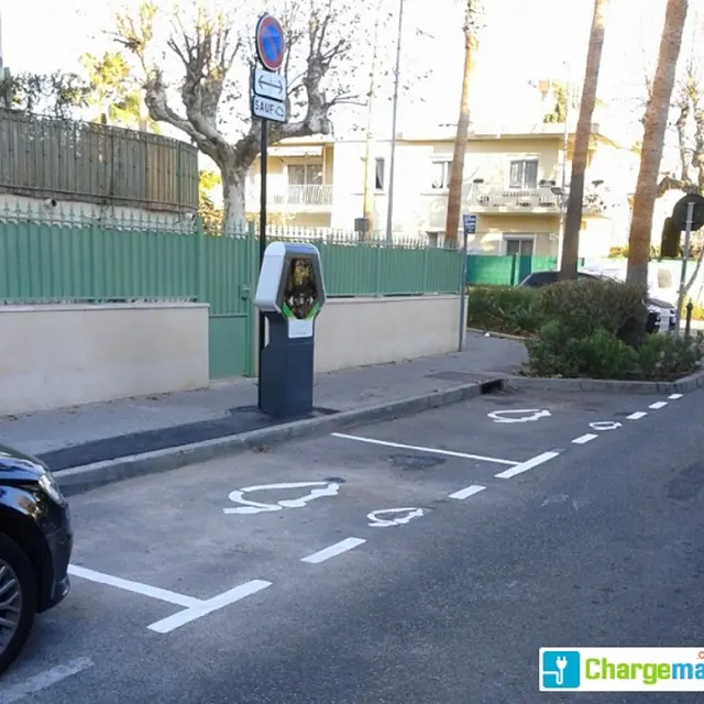 Borne de recharge électrique