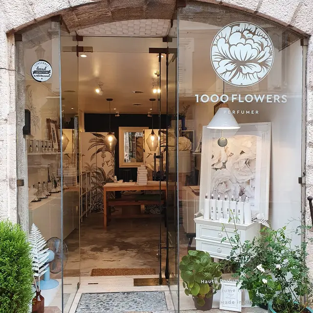 1000 flowers