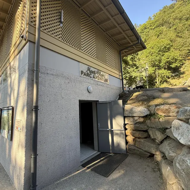 Toilettes publiques - Chalet Mont-Blanc Parc Aventure_Saint-Gervais-les-Bains