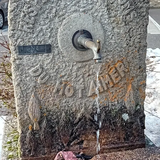 On joue avec l'eau_Saint-Jeures