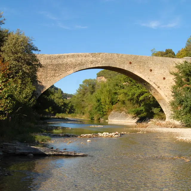 Aire de pique-nique parking Pont Saint Michel_Entrechaux
