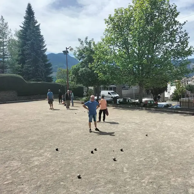 Concours de pétanque avec Le Séréna