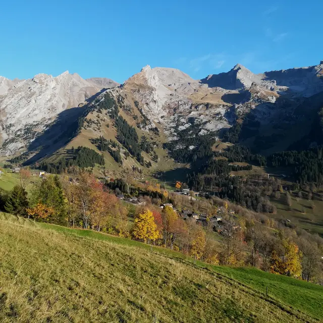 Chaine des Aravis depuis le col des Mouilles en automne