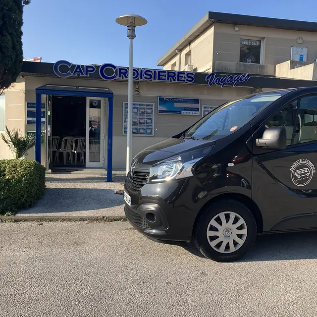 entree de l agence et notre véhicule au depart de votre domicile