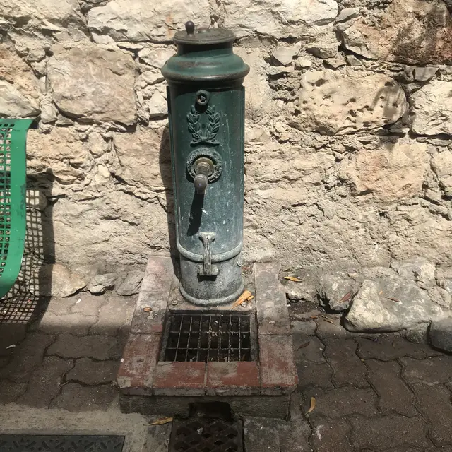 Point d'eau rue Baron de Brès