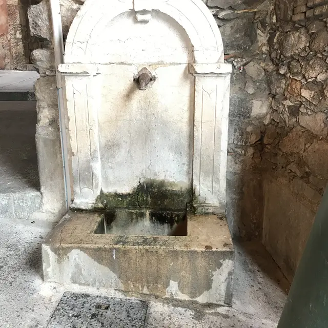 Fontaine Porte Robert