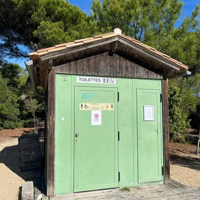 Toilettes publiques - Plage de Trousse Chemise_Les Portes-en-Ré