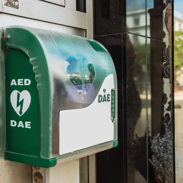 Défibrillateur automatisé externe (DAE)_Le Cannet