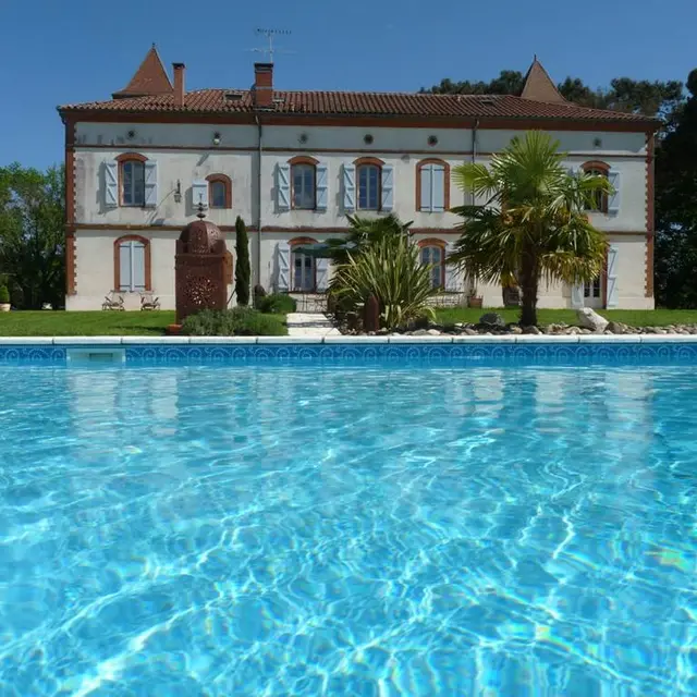 Le gîte de groupe du manoir des chanterelles piscine