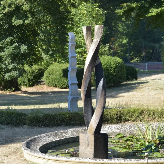 2022.6 Bruno Bienfait, cèdre, h. 300 cm. a.jpg