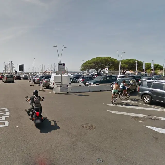 Parking Georges-Gras à La Londe les Maures