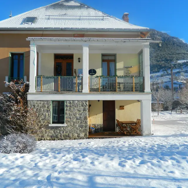 Appartement T2 dans villa mexicaine - Location de vacances à Jausiers