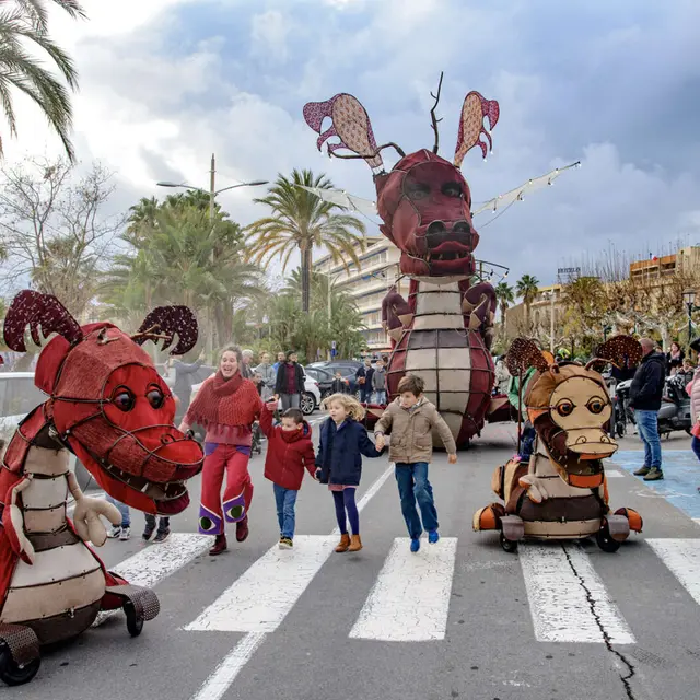 Parade participative « Le réveillon des souris »_Le Lavandou