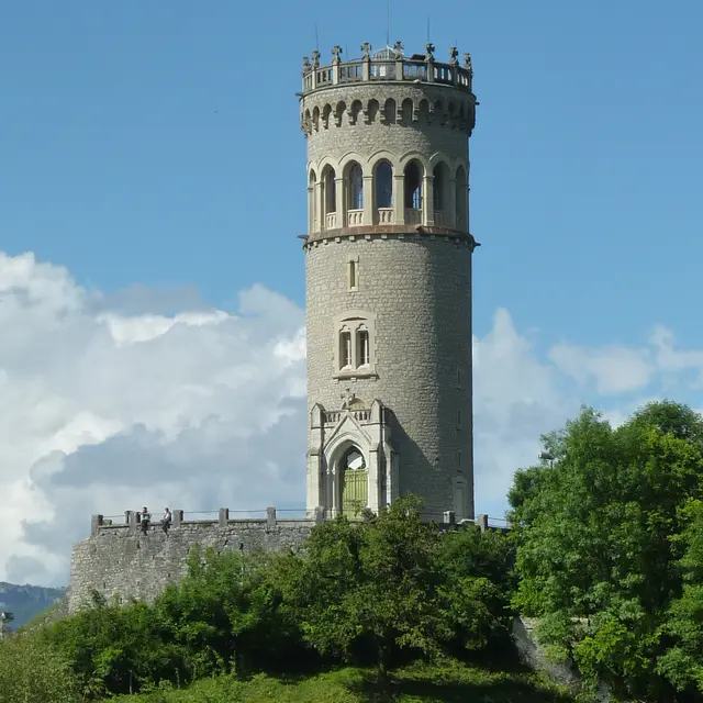 Tour d'Avalon