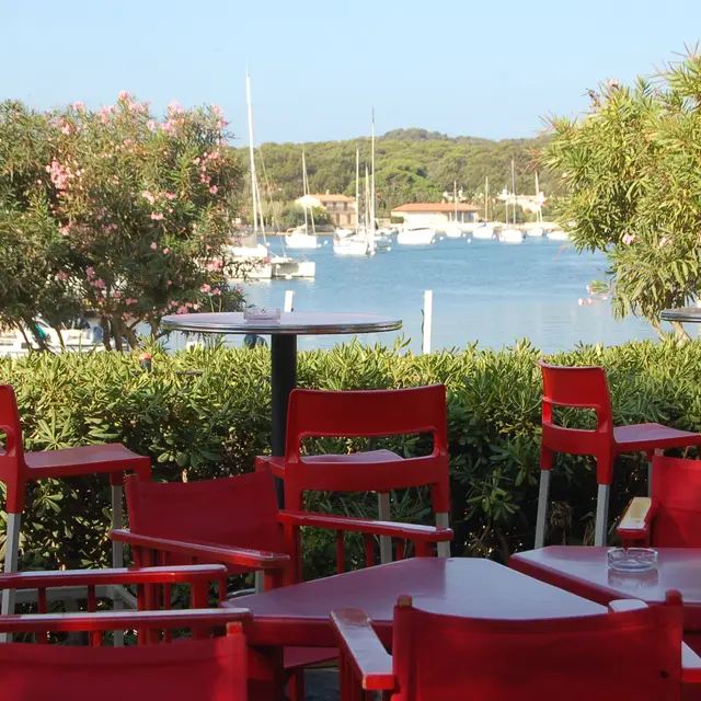 Côté port bar