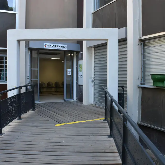 Entrée CCAS - Le Ligourès