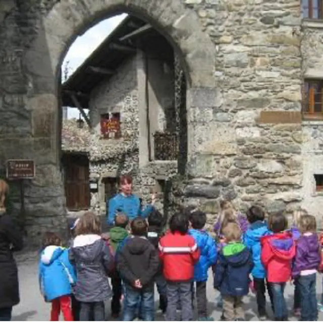 Visite guidée: Yvoire à rebrousse temps