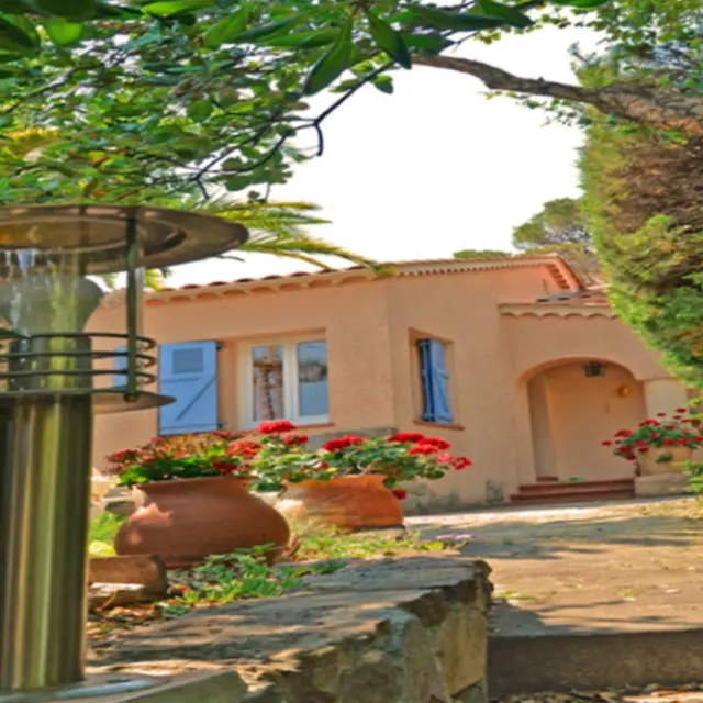 En arrivant chemin Notre Dame