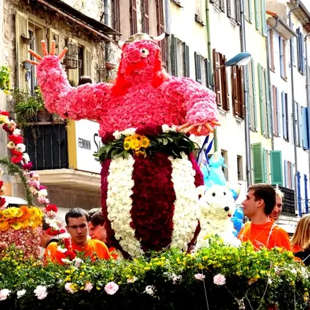 Grand corso fleuri de la Reine de Vence_Vence