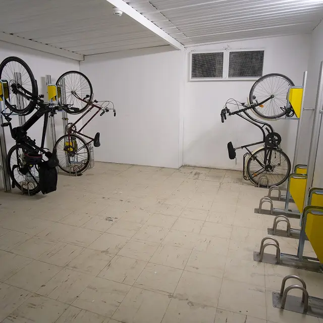 Local vélo parking du Palais des Papes