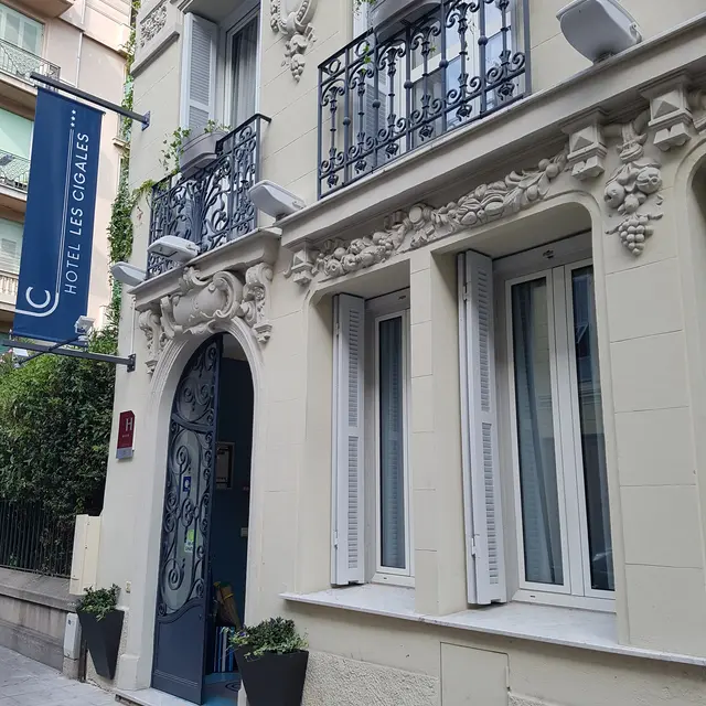 exterieure + enseigne jour.jpg