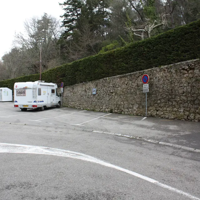 Parking réservé pour les campings-cars
