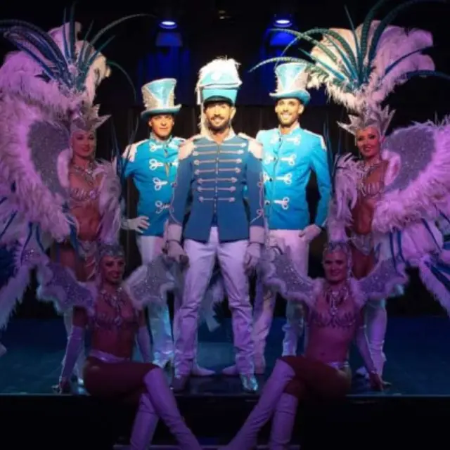 Excursion en bus au Cabaret Francky Folies_Roquebrune-sur-Argens