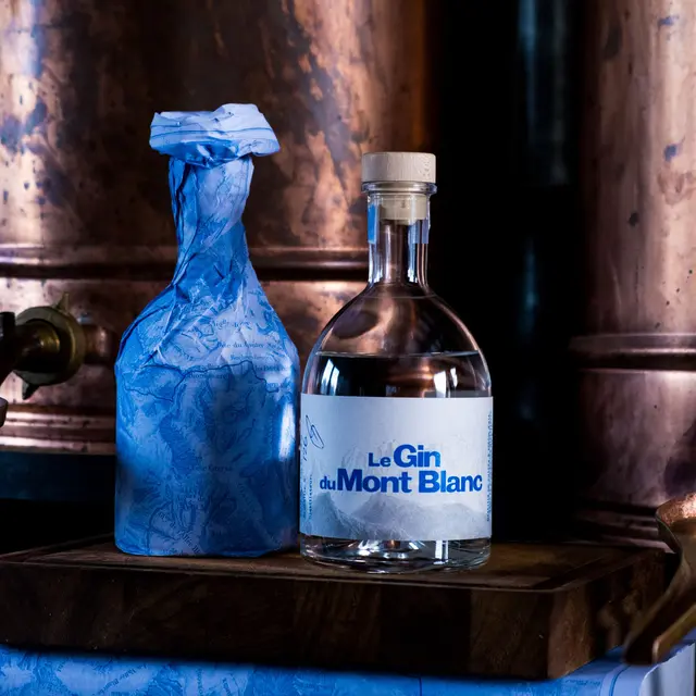 Le Gin du Mont Blanc, bouteille emballée et déballée