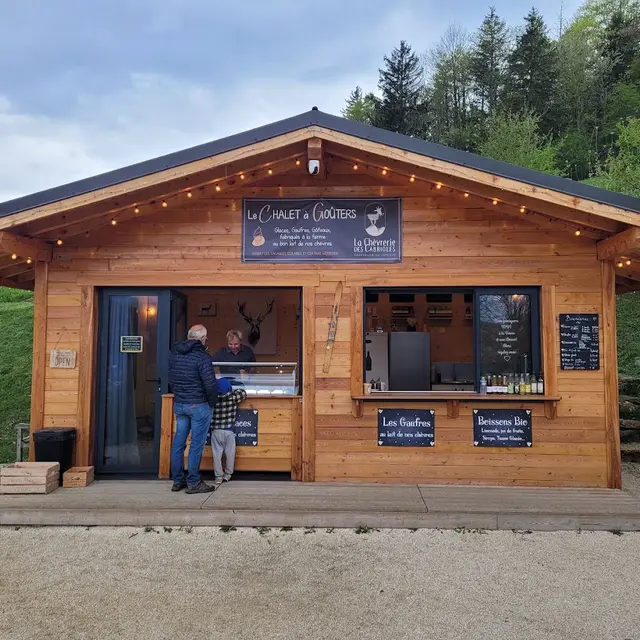 Le chalet à gouter de la chèvrerie des Cabrioles_Corrençon-en-Vercors