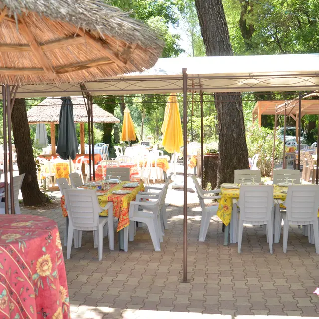 Les Paillotes à Roaix