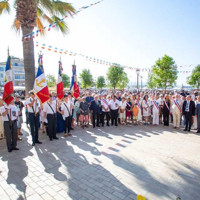 Fête de libération de Sanary : Rassemblement et cérémonie avec dépôt de gerbe_Sanary-sur-Mer
