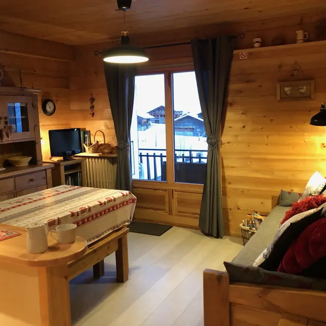 Cortina (Maroly)