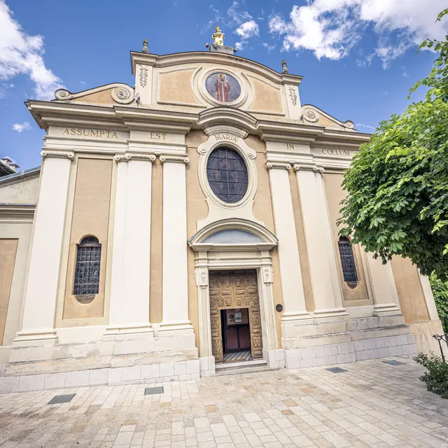 Eglise paroissiale-min(1).jpg