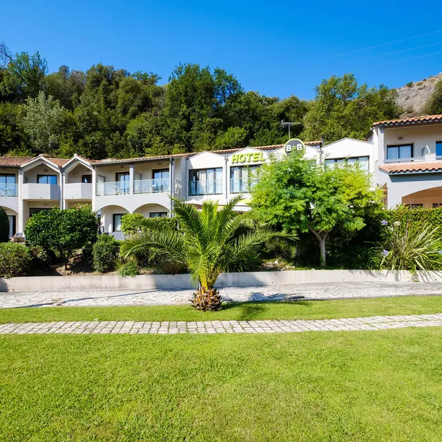 B&B Hôtel Villeneuve-Loubet Village