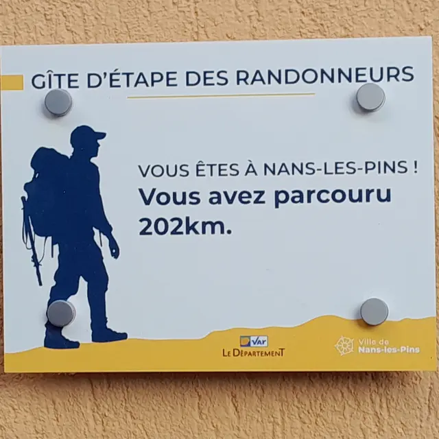 Gîte d'étape des randonneurs_Nans-les-Pins