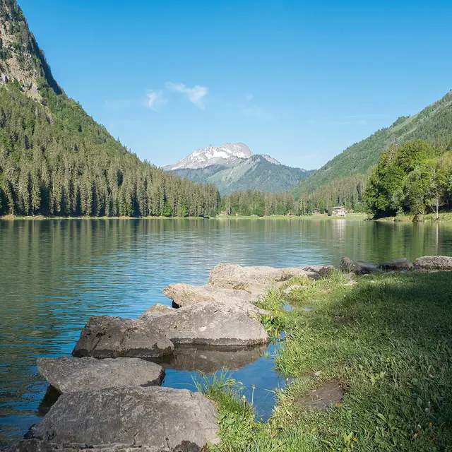 Du centre de Montriond au Lac de Montriond