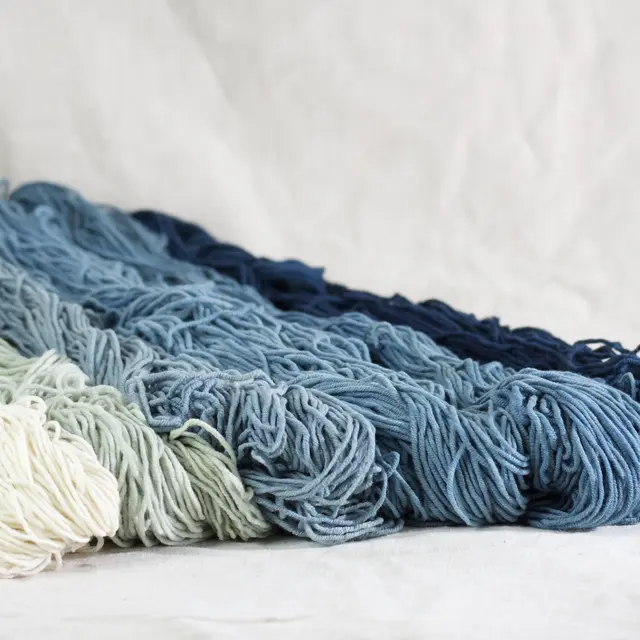 écheveaux laine mérinos teinture naturelle ; 100g ; 232m