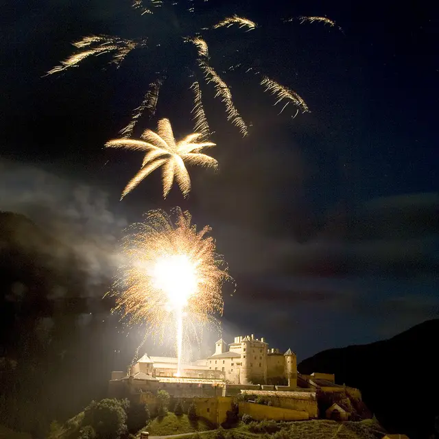 Feu d'artifice lors de la fête patronale de Château Queyras