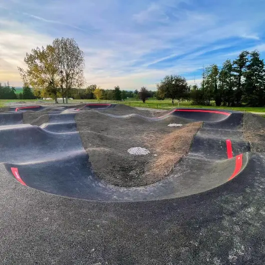 Pump Track et aire de jeux - Espace Le Moulin_Saint-Marcellin-en-Forez