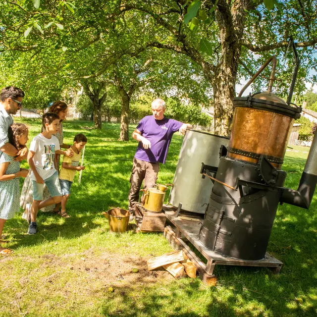 Atelier de distillation famille