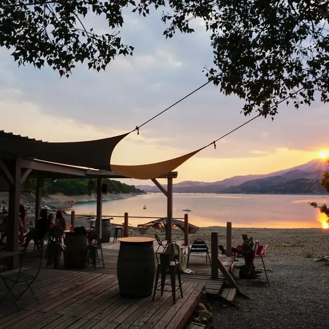 Bar de la plage / Ski et Bouées
