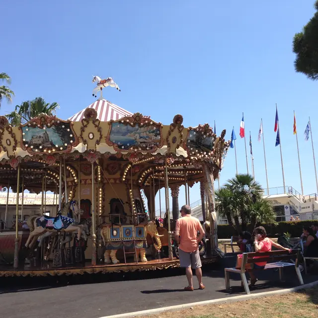 Carousel 1900