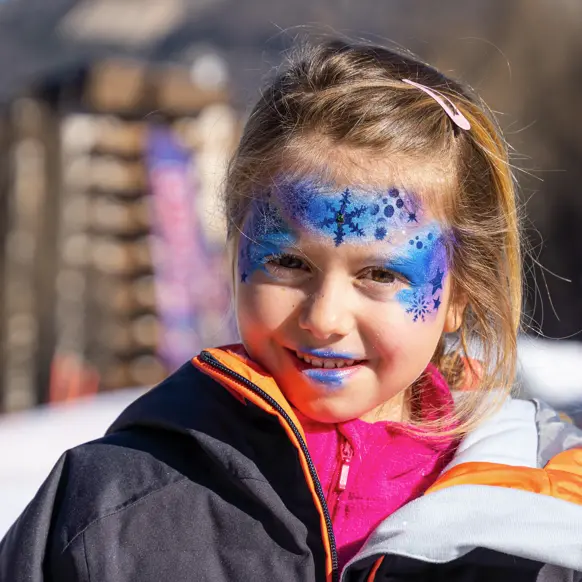 Défilé des enfants costumés avec Samba Unidos et l'Happy_Les Orres