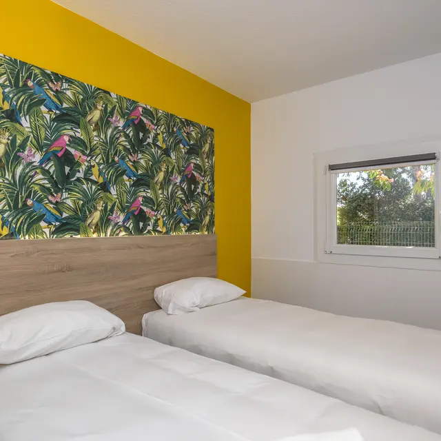 Chambre lit jumeau Kyriad Direct La Seyne