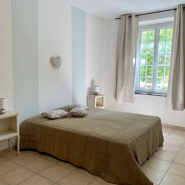 Chambre 2 Appartement Amandier T3Gîte des Anglades