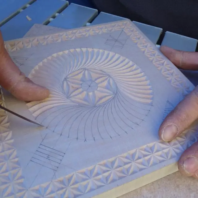 Christophe Aillaud, sculpteur sur bois au couteau