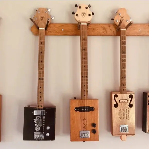 Atelier de fabrication : Création Cigarboxguitar_Chambéry