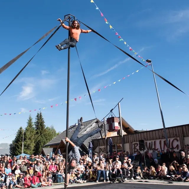 Sous le ciel bleu - Spectacle Est Dans La Rue_La Toussuire