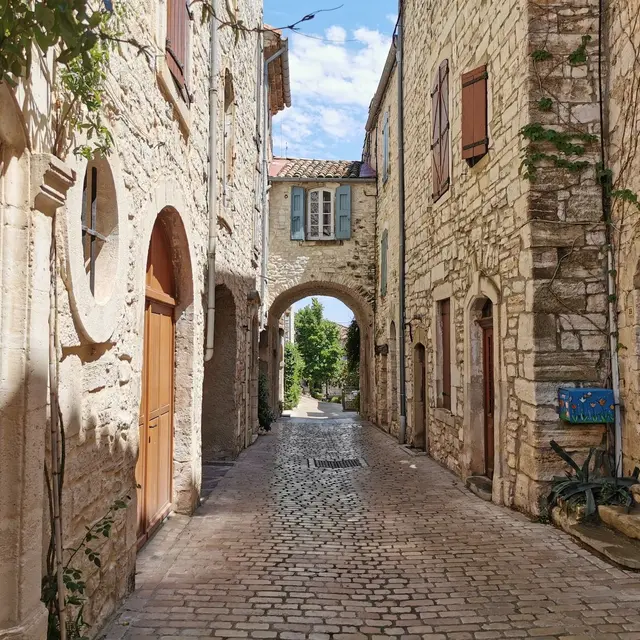 Visite guidée de la Route des crèches de Vézénobres